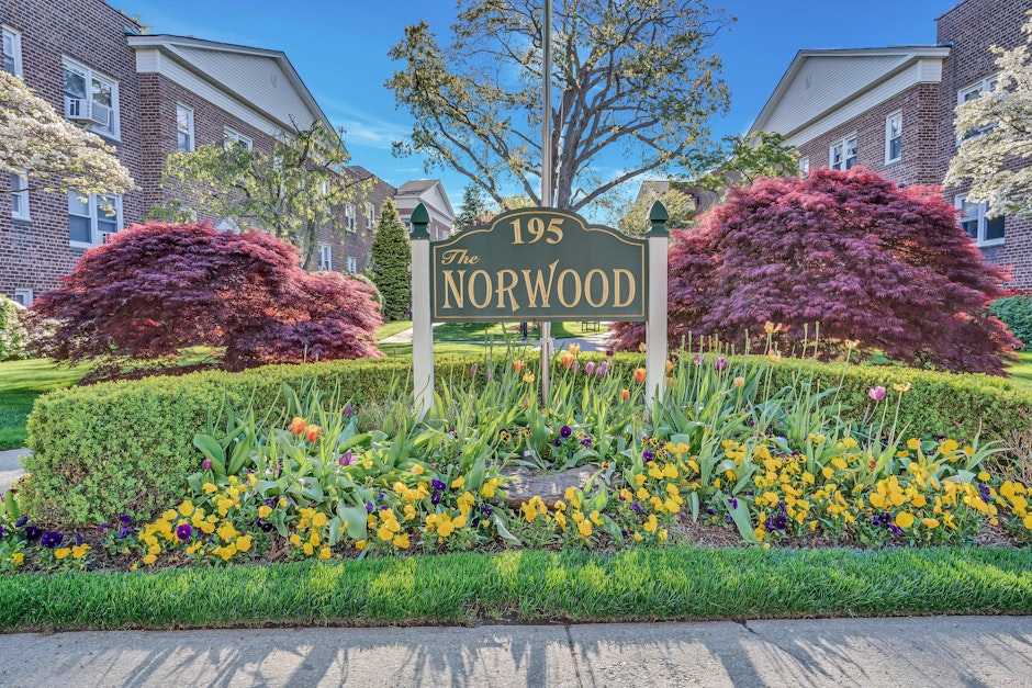 195 North Village Avenue, Rockville Centre, NY 11570, Presented by